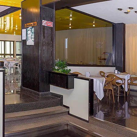 Hotel 7 Mari 3*