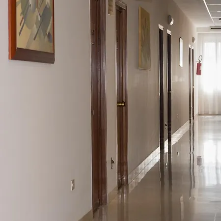 Hotel 7 Mari 3*